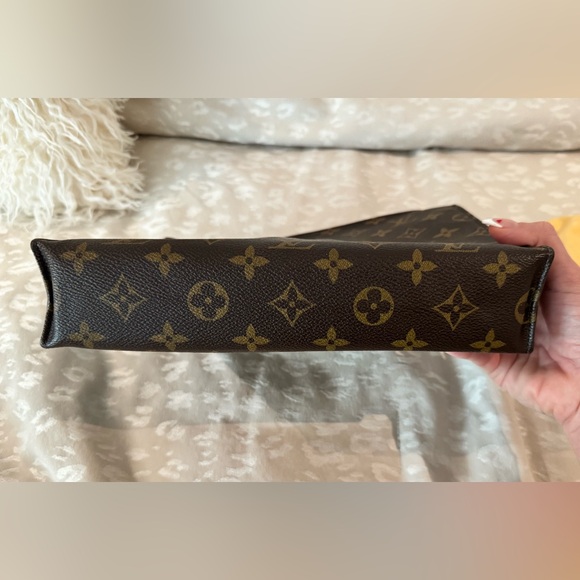 100% Authentic Louis Vuitton Toiletry Pouch 26! - Picture 6 of 9
